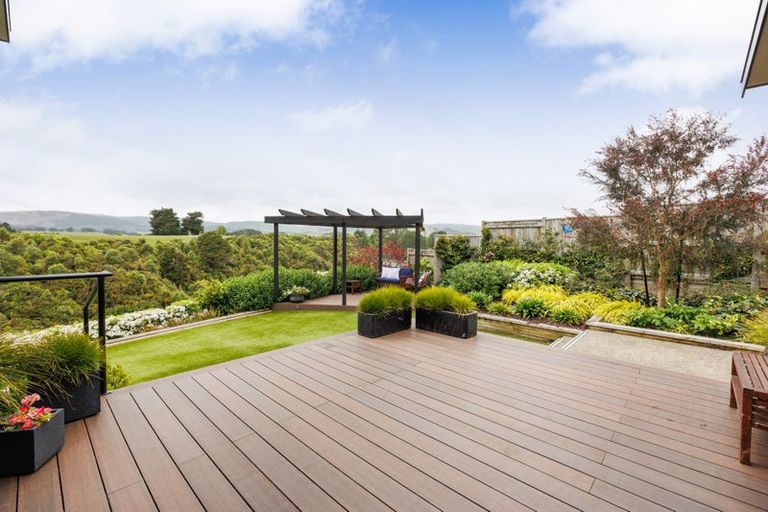 Photo of property in 10 Coutts Way, Fitzherbert, Palmerston North, 4410