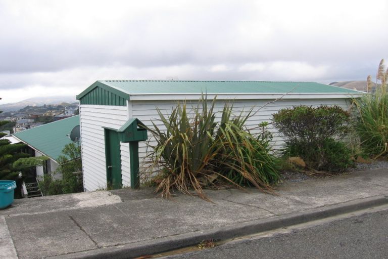 Photo of property in 12 Rice Crescent, Newlands, Wellington, 6037