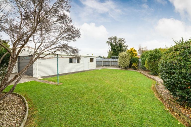 Photo of property in 1 Essex Place, Milson, Palmerston North, 4414