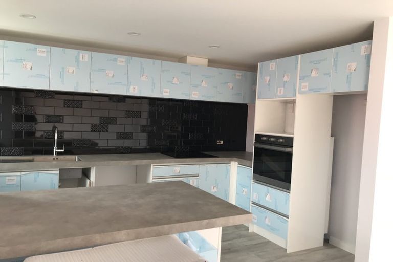 Photo of property in 2/121 Rongotai Road, Kilbirnie, Wellington, 6022