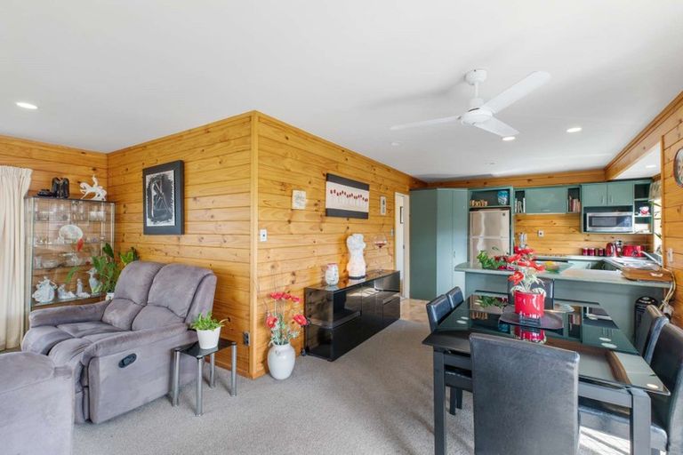 Photo of property in 97h Settlement Road, Papakura, 2110