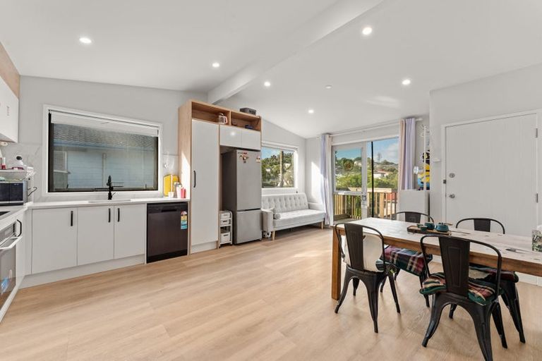 Photo of property in 24 Normanton Street, Glenfield, Auckland, 0629