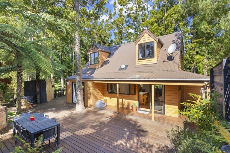 Photo of property in 104 Konini Road, Titirangi, Auckland, 0604