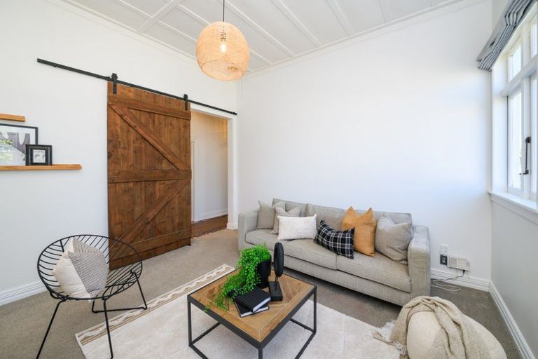 Photo of property in 31 Dunk Place, Milson, Palmerston North, 4414