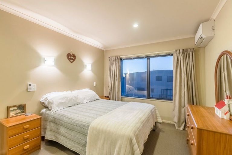 Photo of property in Te Kakariki Apartments, 5/5 Wellington Road, Paekakariki, 5034