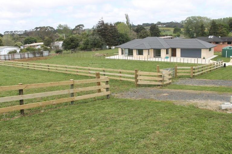 Photo of property in 1 Fermanagh Grove, Tuakau, 2121