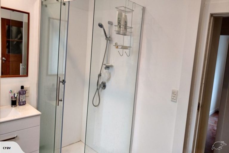 Photo of property in 1b Miller Road, Mangere Bridge, Auckland, 2022