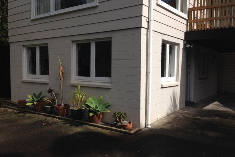 Photo of property in 9 Stottholm Road, Titirangi, Auckland, 0604