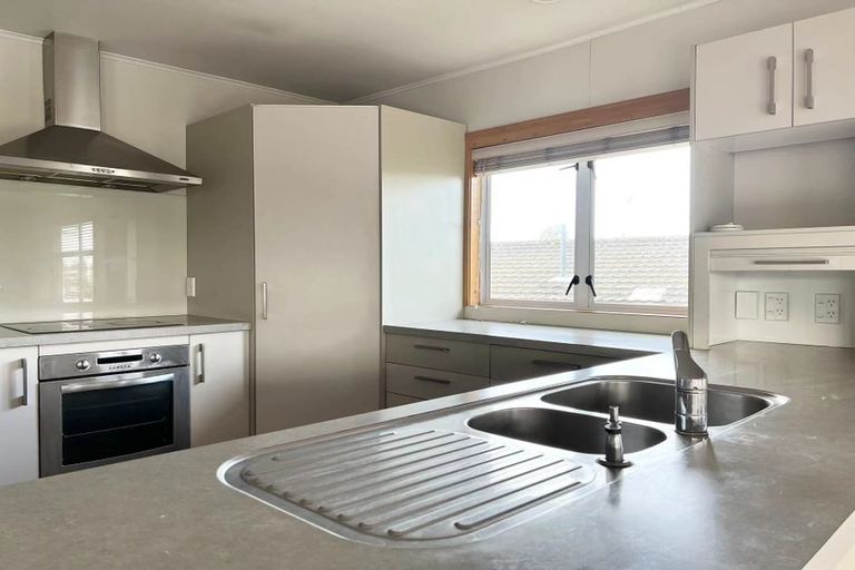 Photo of property in 14 Lyttelton Avenue, Forrest Hill, Auckland, 0620