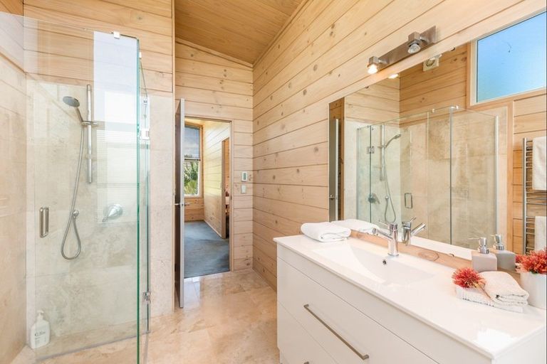 Photo of property in 42 Pohutukawa Avenue, Red Beach, 0932