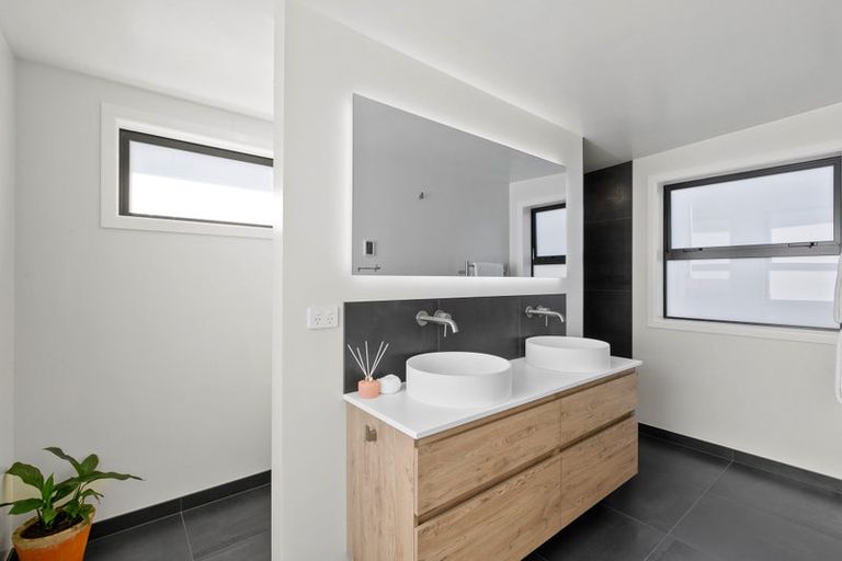 Photo of property in 5b Wesley Avenue, Frankleigh Park, New Plymouth, 4310