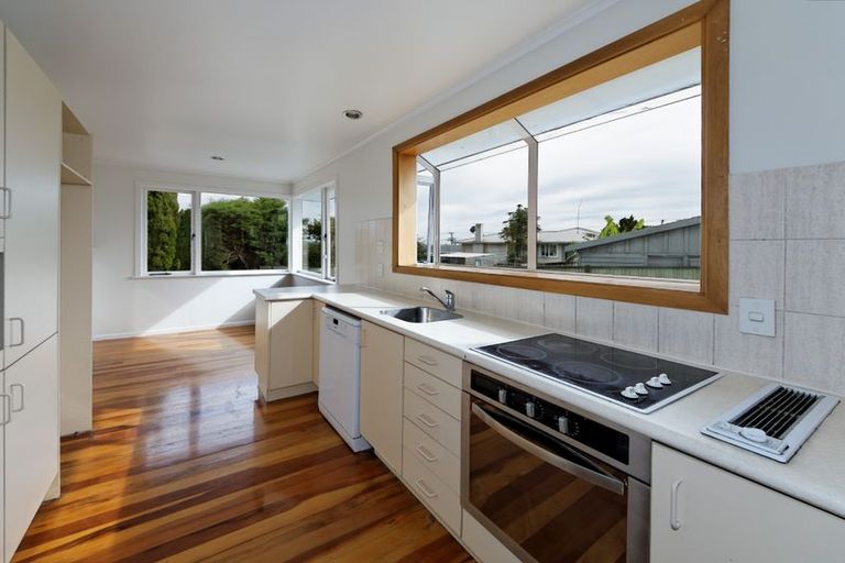Photo of property in 8 Geordie Street, Henderson, Auckland, 0612