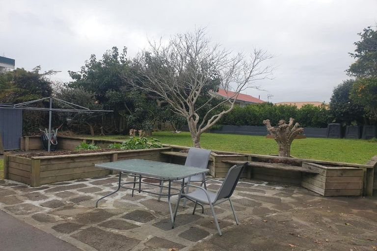 Photo of property in 105 Brooklands Road, Brooklands, New Plymouth, 4310