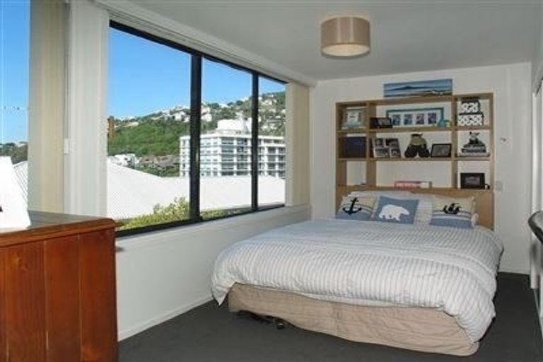 Photo of property in 2f3 Oriental Terrace, Mount Victoria, Wellington, 6011