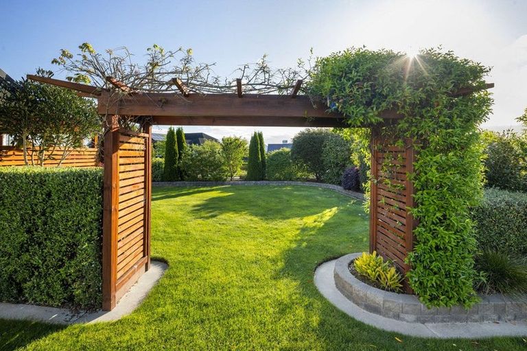 Photo of property in 2 Kotare Grove, Cambridge, 3434