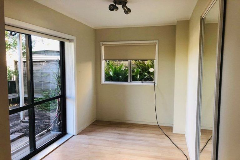 Photo of property in 29 Meadowvale Avenue, Forrest Hill, Auckland, 0620