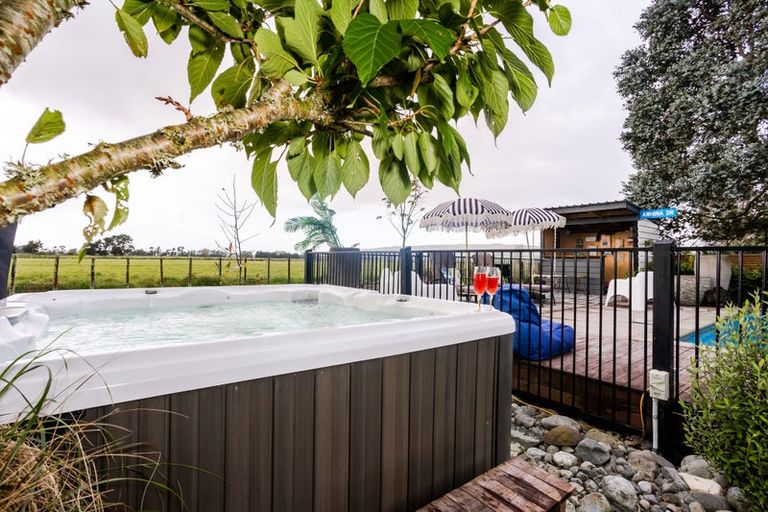 Photo of property in 247 Cross Line, Morison Bush, Greytown, 5794