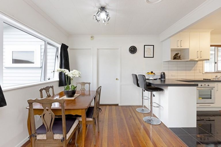 Photo of property in 56 Meeanee Road, Taradale, Napier, 4112