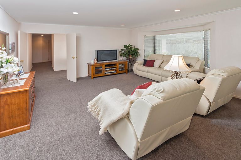 Photo of property in 20 Moyrus Crescent, East Tamaki Heights, Auckland, 2016