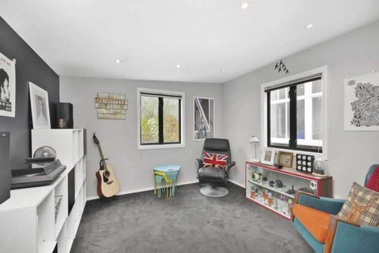 Photo of property in 2 Gamblins Road, Saint Martins, Christchurch, 8022