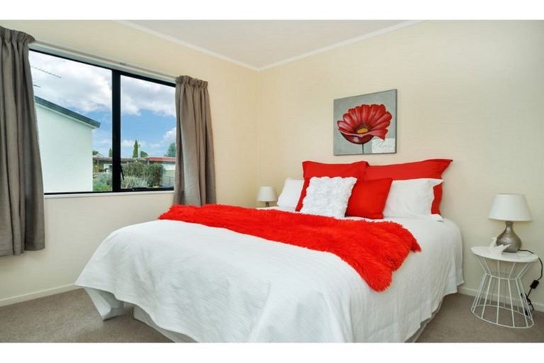 Photo of property in 16 Ebony Place, Massey, Auckland, 0614