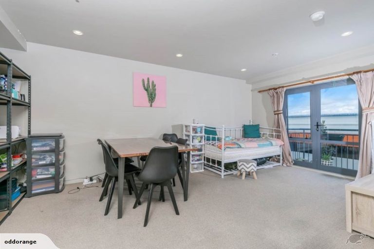 Photo of property in 2o/10 Crown Lynn Place, New Lynn, Auckland, 0600