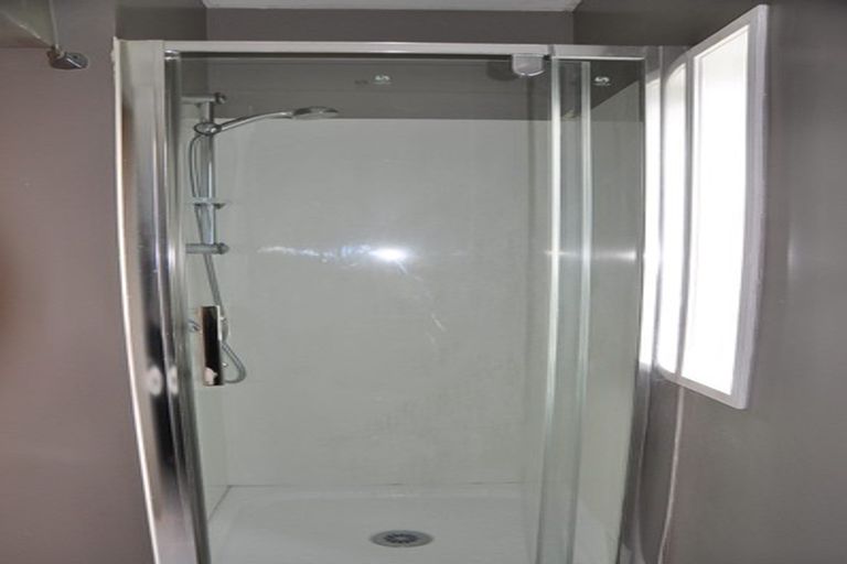 Photo of property in 129 Kia Ora Road, Beach Haven, Auckland, 0626