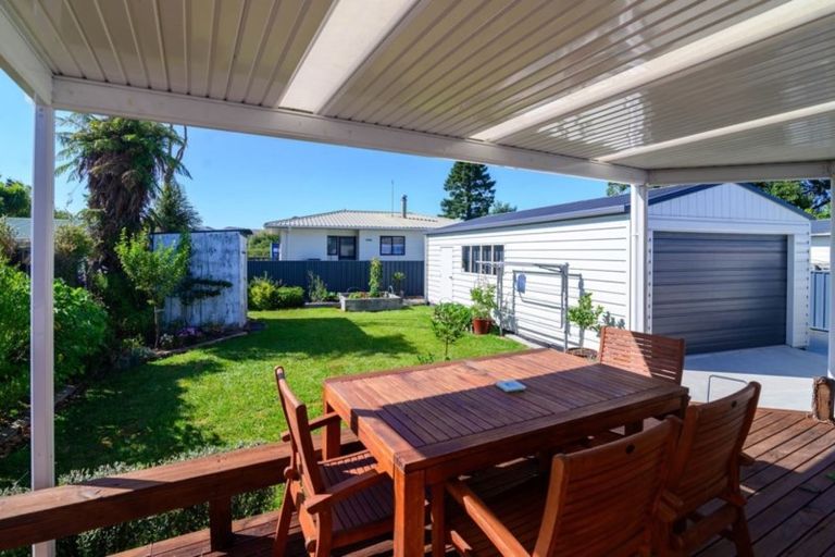 Photo of property in 10 Farnworth Avenue, Holdens Bay, Rotorua, 3010