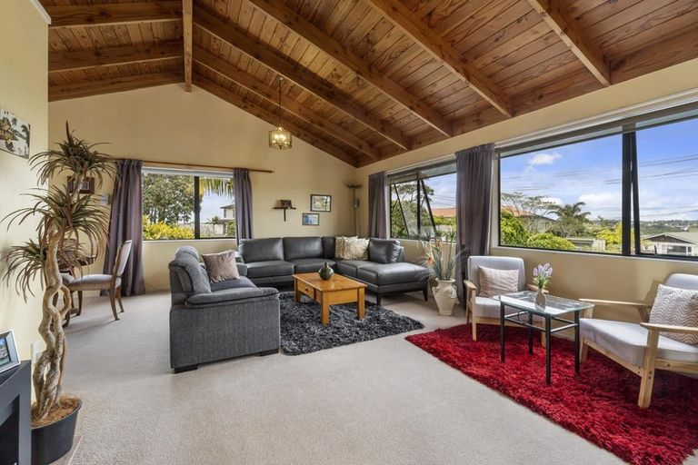 Photo of property in 3 Lantana Road, Green Bay, Auckland, 0604