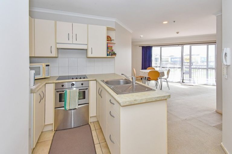 Photo of property in 2g/18 Ronwood Avenue, Manukau, Auckland, 2104
