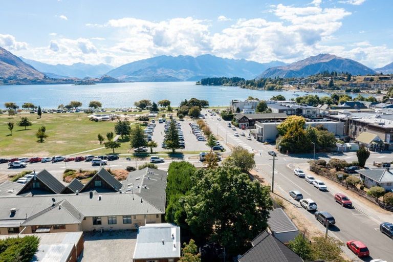Photo of property in 33 Dungarvon Street, Wanaka, 9305