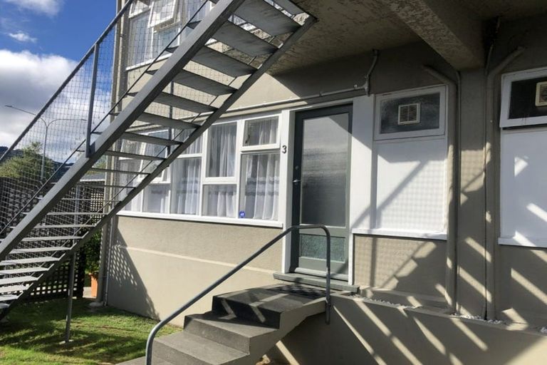 Photo of property in 1/33 Queen Street, Upper Hutt Central, Upper Hutt, 5018