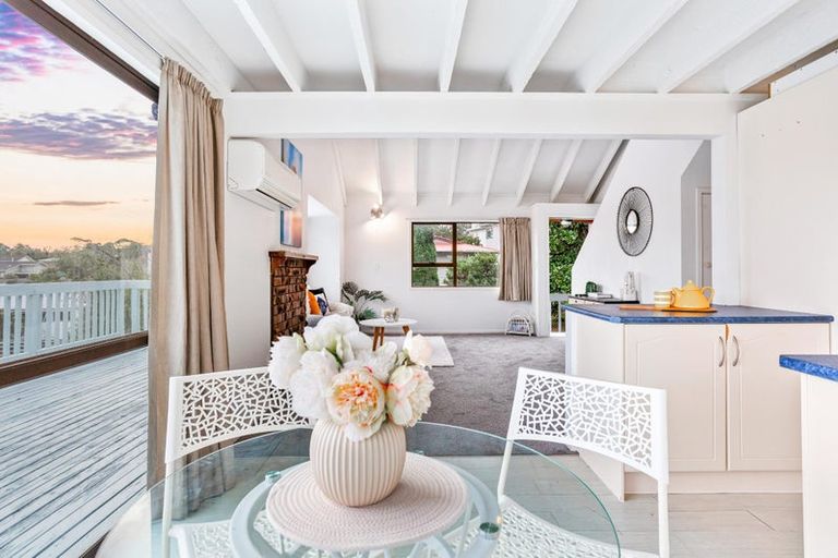 Photo of property in 42 Glenbervie Crescent, Massey, Auckland, 0614