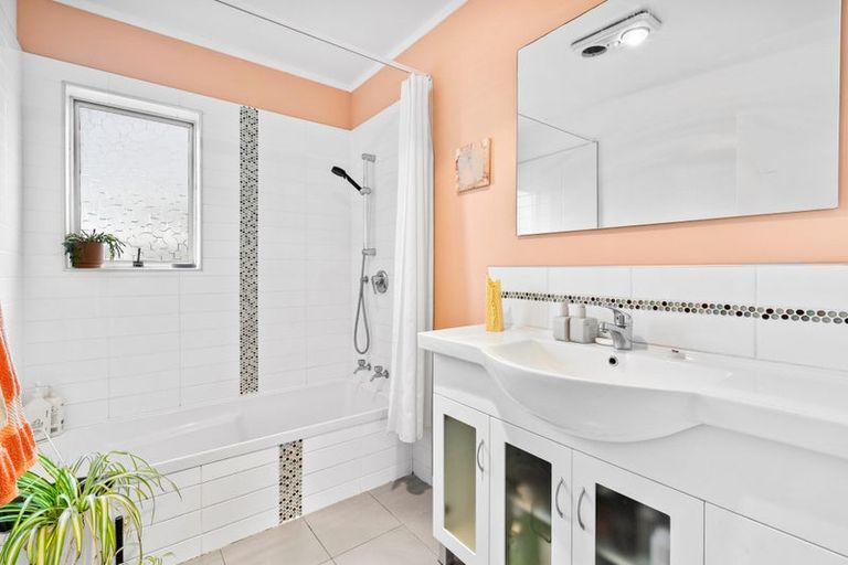 Photo of property in 27 Kohe Street, Parahaki, Whangarei, 0112