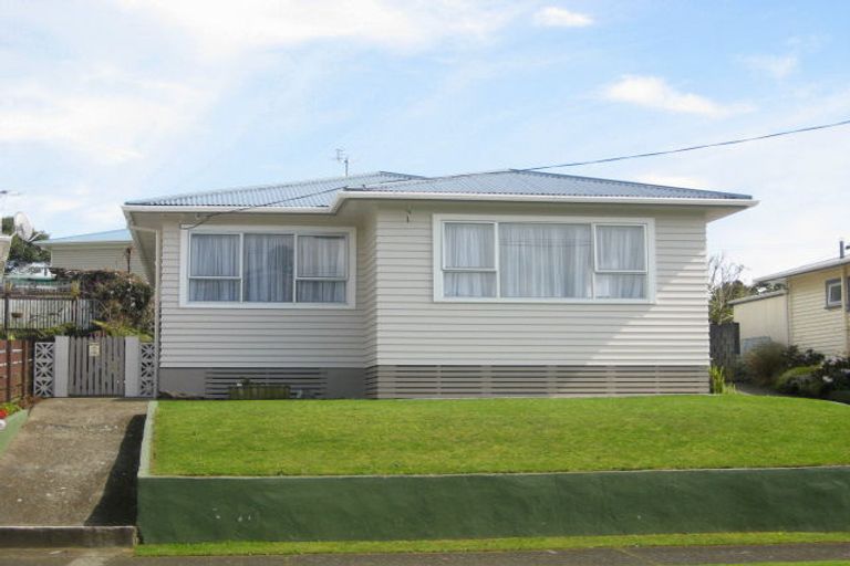 Photo of property in 9 Rospeath Crescent, Spotswood, New Plymouth, 4310