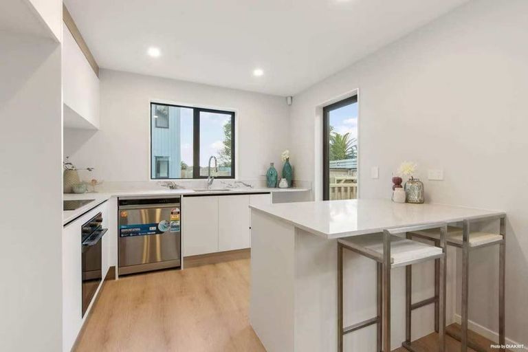 Photo of property in 4a Blue Gum Rise, Sunnyhills, Auckland, 2010