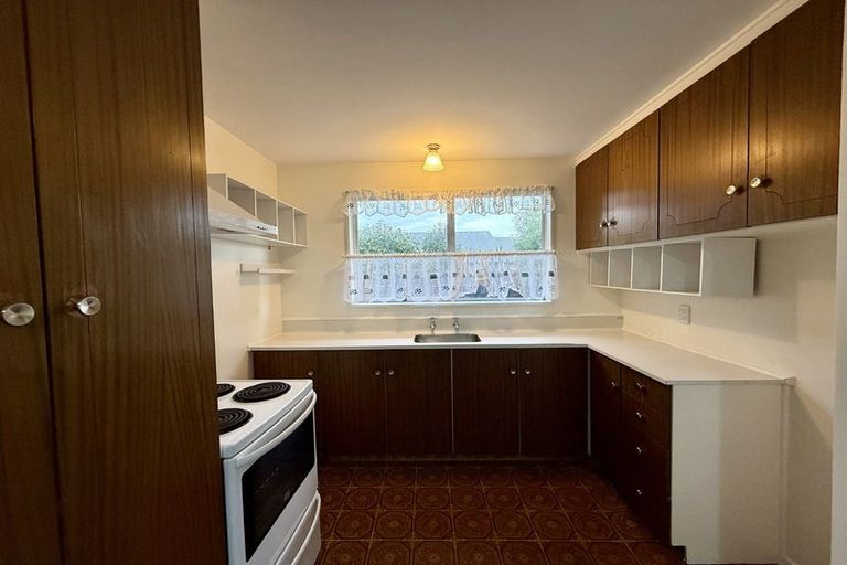Photo of property in 2/74 Solomon Avenue, Redwood, Christchurch, 8051