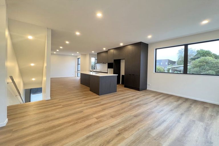 Photo of property in 3b Wilbur Place, Pakuranga Heights, Auckland, 2010