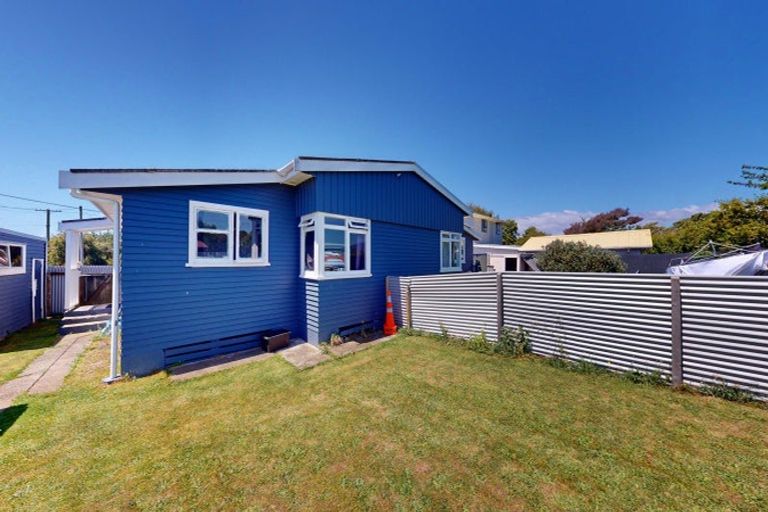 Photo of property in 16 Forth Street, Levin, 5510