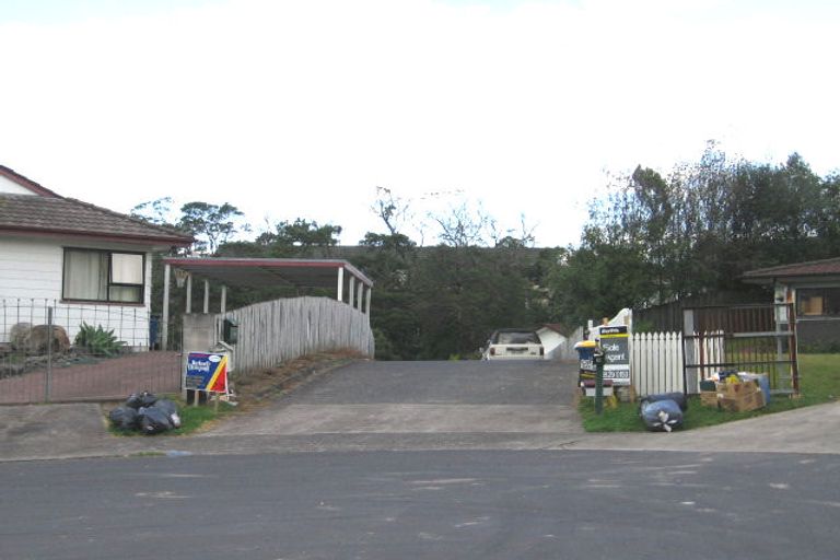 Photo of property in 16 Landsdale Place, Massey, Auckland, 0614