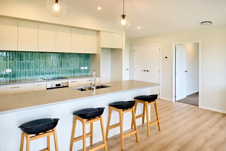 Photo of property in 6 Pihoihoi Close, Waikanae, 5036