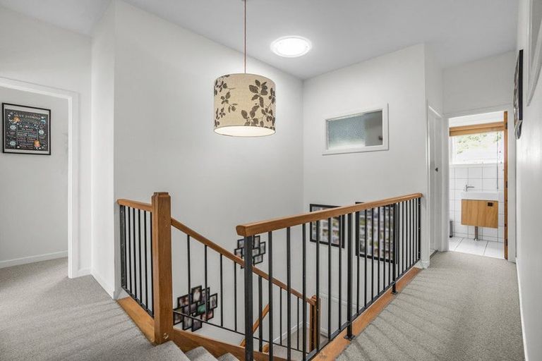 Photo of property in 25 Marine Parade, Eastbourne, Lower Hutt, 5013