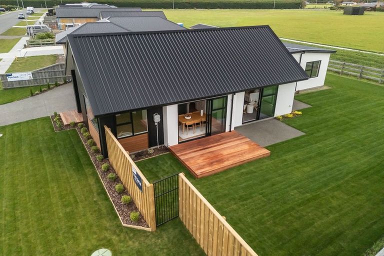 Photo of property in 18 Plover Avenue, Amberley, 7410