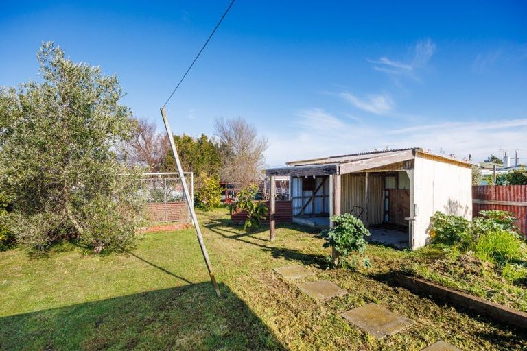 Photo of property in 2 Ngahina Street, Marton, 4710