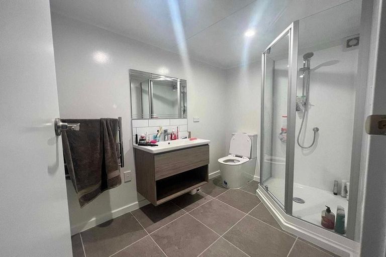 Photo of property in 2a West Road, Northland, Wellington, 6012