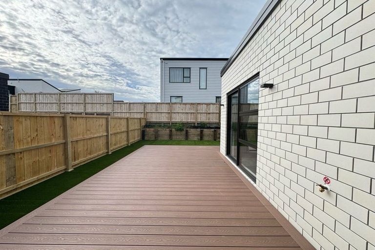 Photo of property in 105 Limestone Drive, Hobsonville, Auckland, 0616