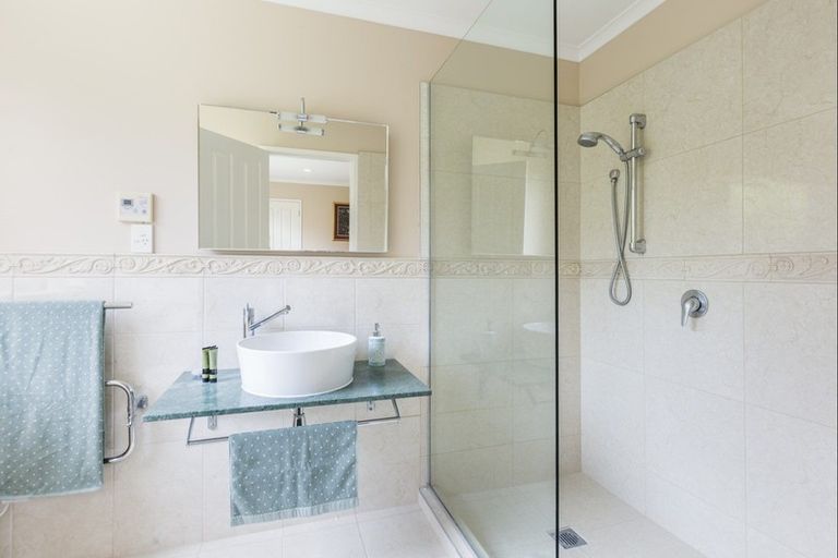 Photo of property in 12 Grovenor Drive, Orewa, 0931