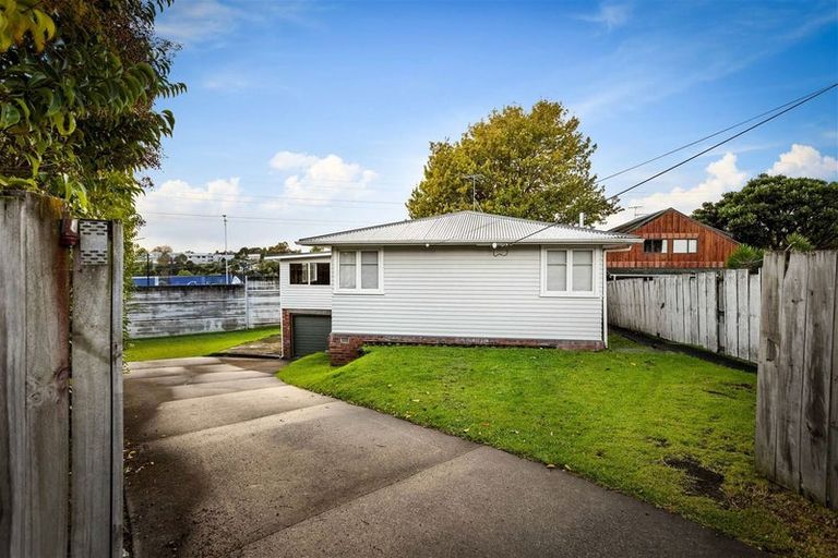 Photo of property in 22 Paton Avenue, Te Atatu South, Auckland, 0610