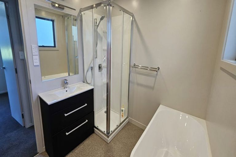Photo of property in 17 Heuchan Lane, Wanaka, 9305