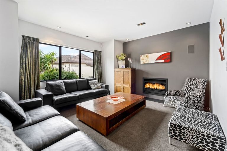 Photo of property in 32 English Oak Drive, Schnapper Rock, Auckland, 0632